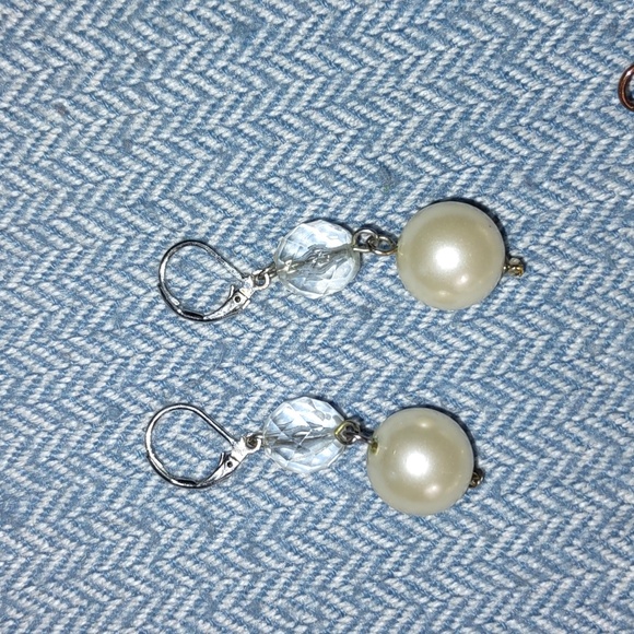 Multi strand Necklace With earrings Colors include Pearl, clear, brown and tan. - Picture 2 of 11